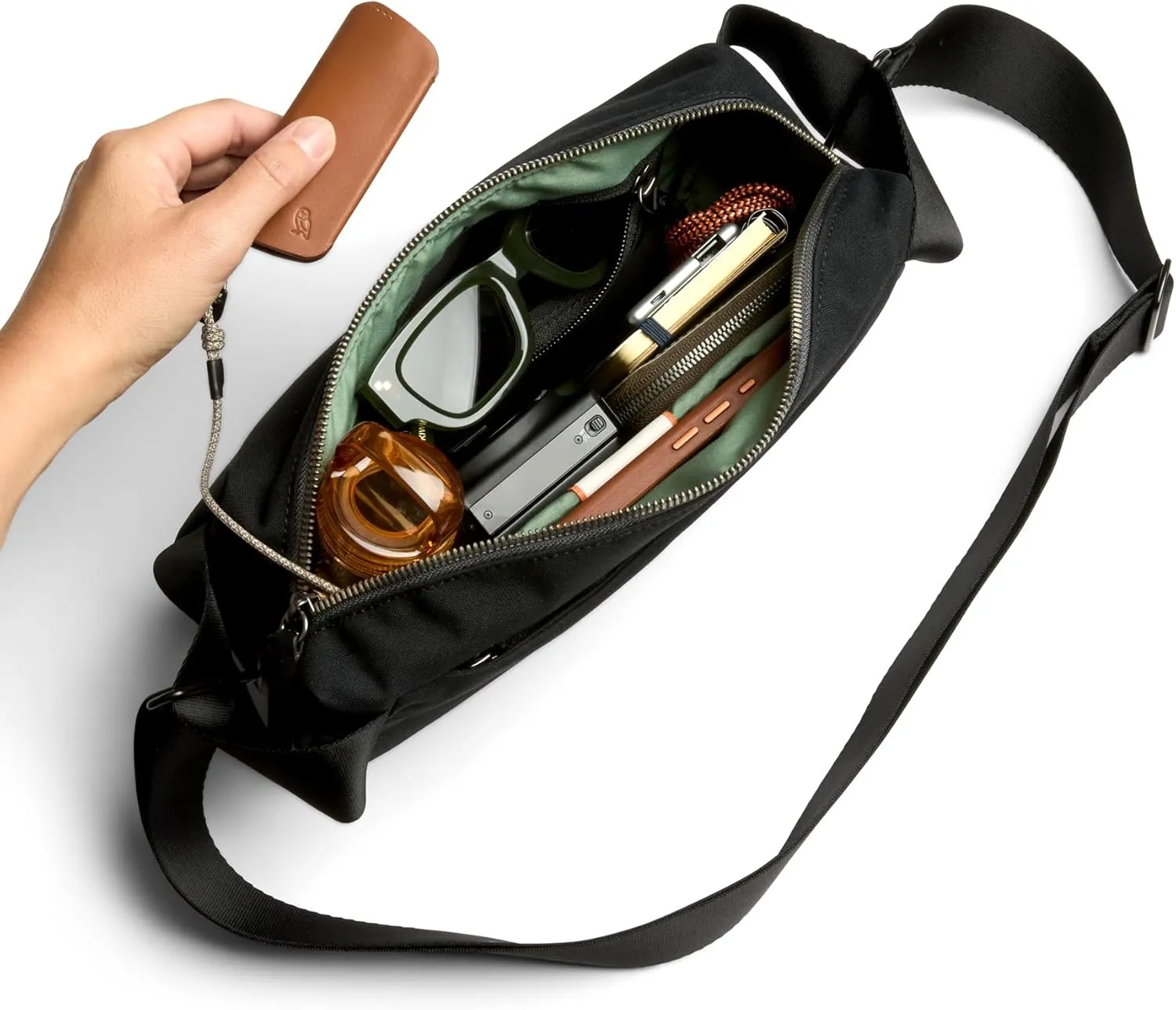 Bellroy Classic Sling (everyday 5 liter minimalist crossbody bag with internal organization, adjustable crossbody strap, and auto-compression system) - Black