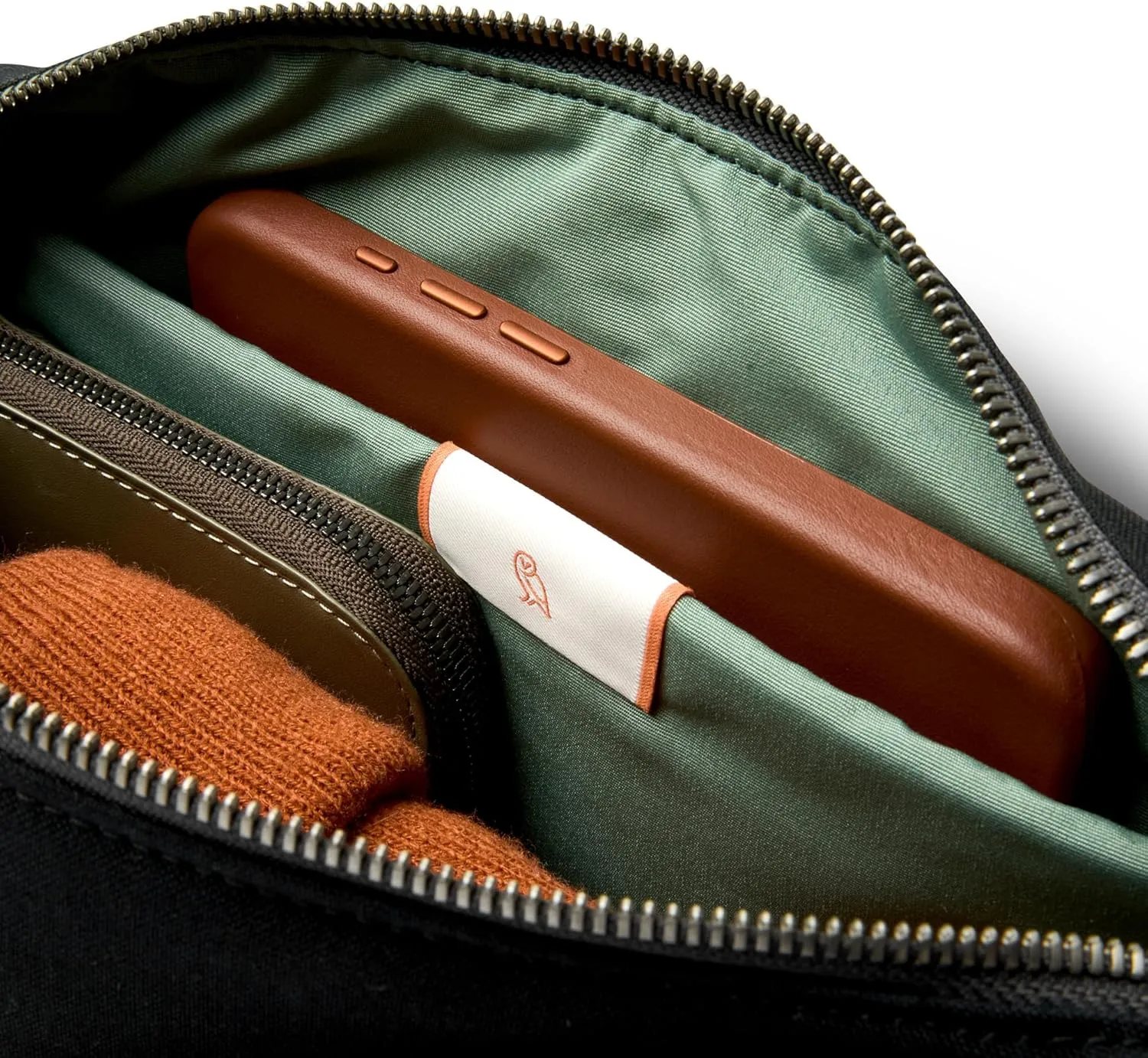 Bellroy Classic Sling (everyday 5 liter minimalist crossbody bag with internal organization, adjustable crossbody strap, and auto-compression system) - Black