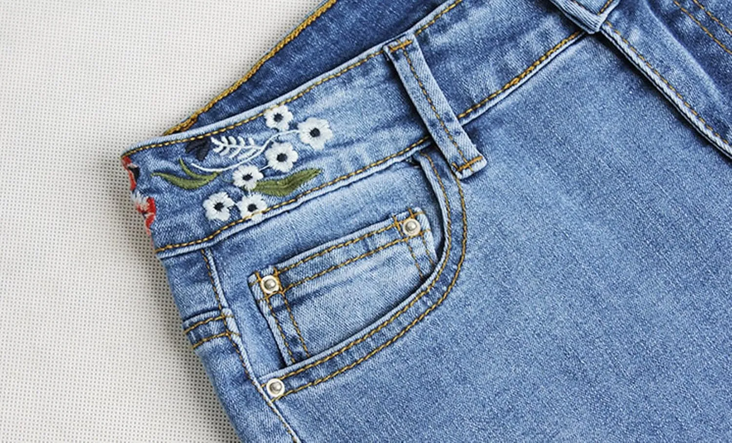 CHARTOU Womens Chic Floral Embroidered High-Rise Bell Bottom Flare Jeans Broad Feet Long Denim Pants