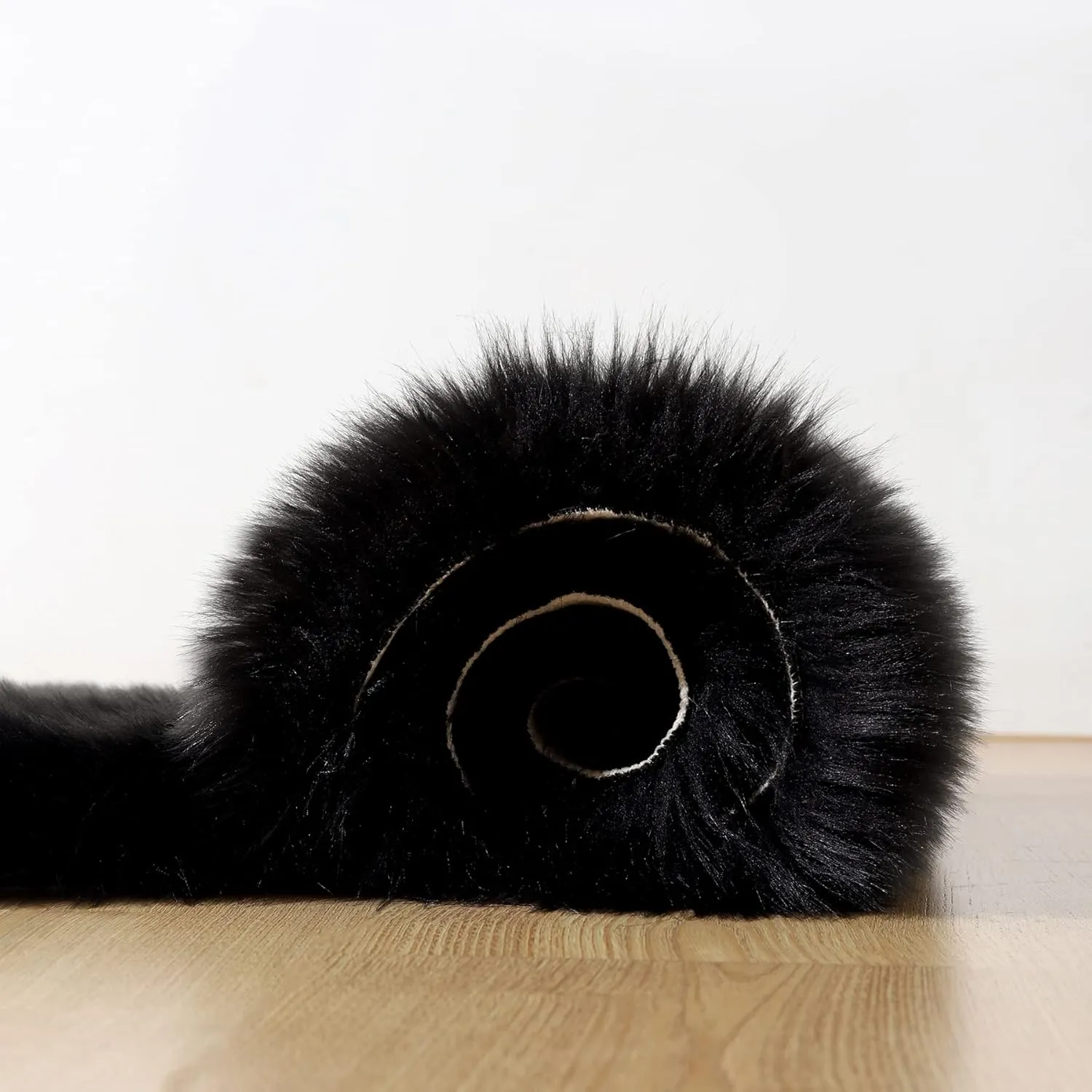 CKLASAY Faux Fur Rug Sheepskin Fuzzy Rug Super Soft Fluffy Plush Area Rug Bedroom Floor Children's Room Sofa Cushion Living Room Bedside Rugs (Black,3×3 ft Rotund)
