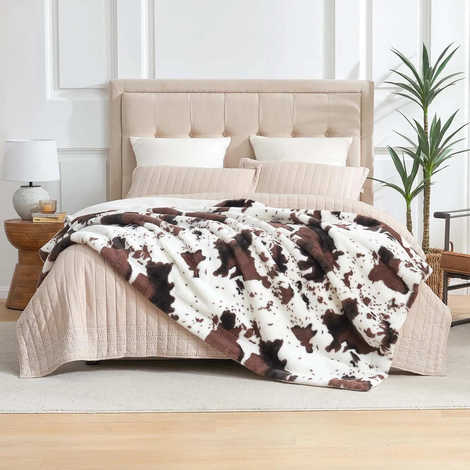 Cozy Bliss Cow Print Faux Fur Throw Blanket, Animal Printed Blankets Super Soft Warm Thick Fluffy Throws Home Decor for Couch Bed Sofa Women (Black&Coffee Cow, 50x60 Inches)