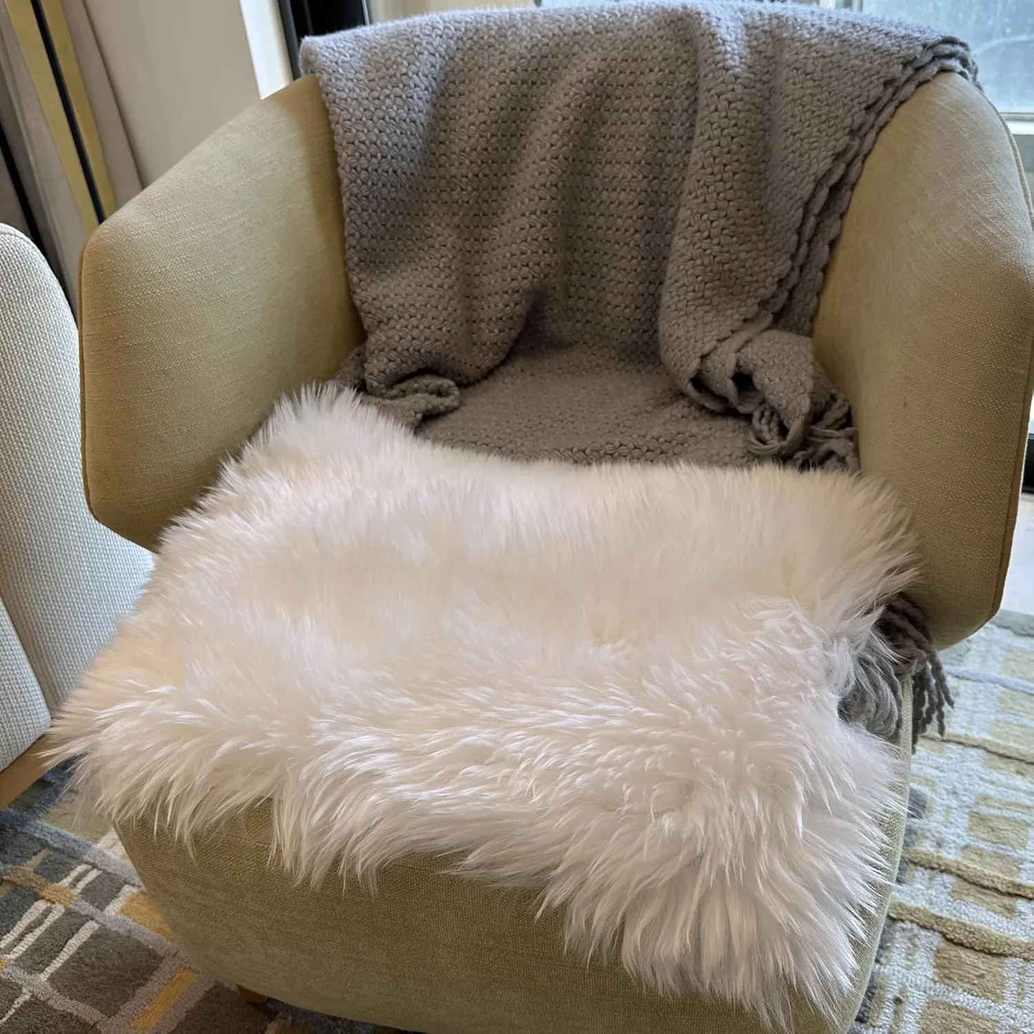 Faux Fur Placemats White Fur Table Runner Small Luxury Shaggy Sheepskin Table Linen Wedding Decor Designer Accessories Set of 2 (White, 18 x 12 inches)