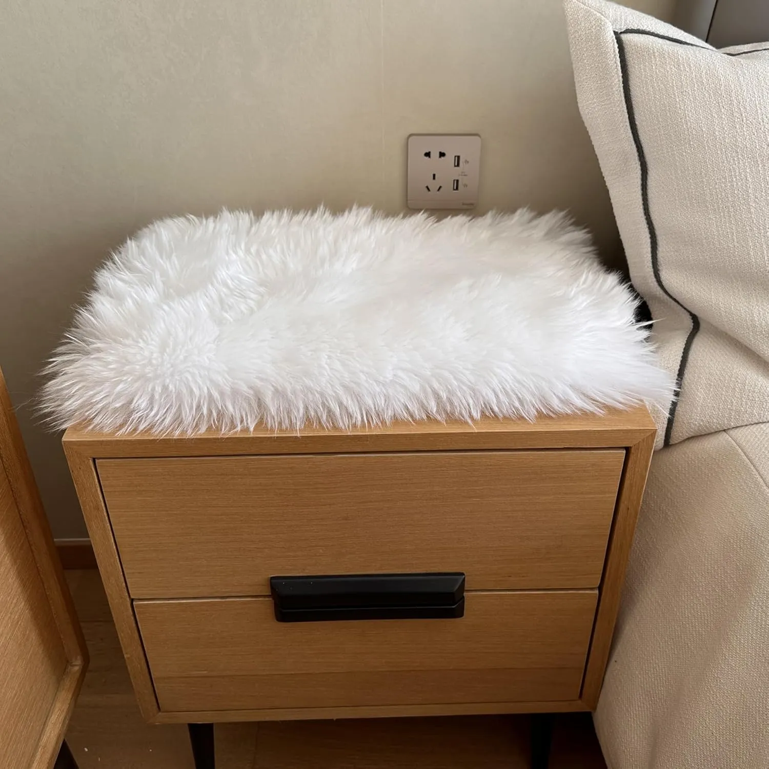 Faux Fur Placemats White Fur Table Runner Small Luxury Shaggy Sheepskin Table Linen Wedding Decor Designer Accessories Set of 2 (White, 18 x 12 inches)