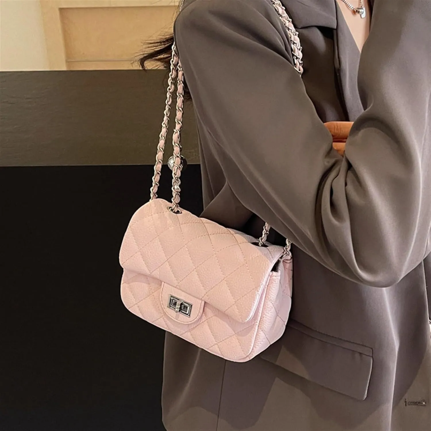 High-grade Underarm Bag Women's New Niche Design Rhombic Chain Bag Explosions Shoulder Slung Small Bag
