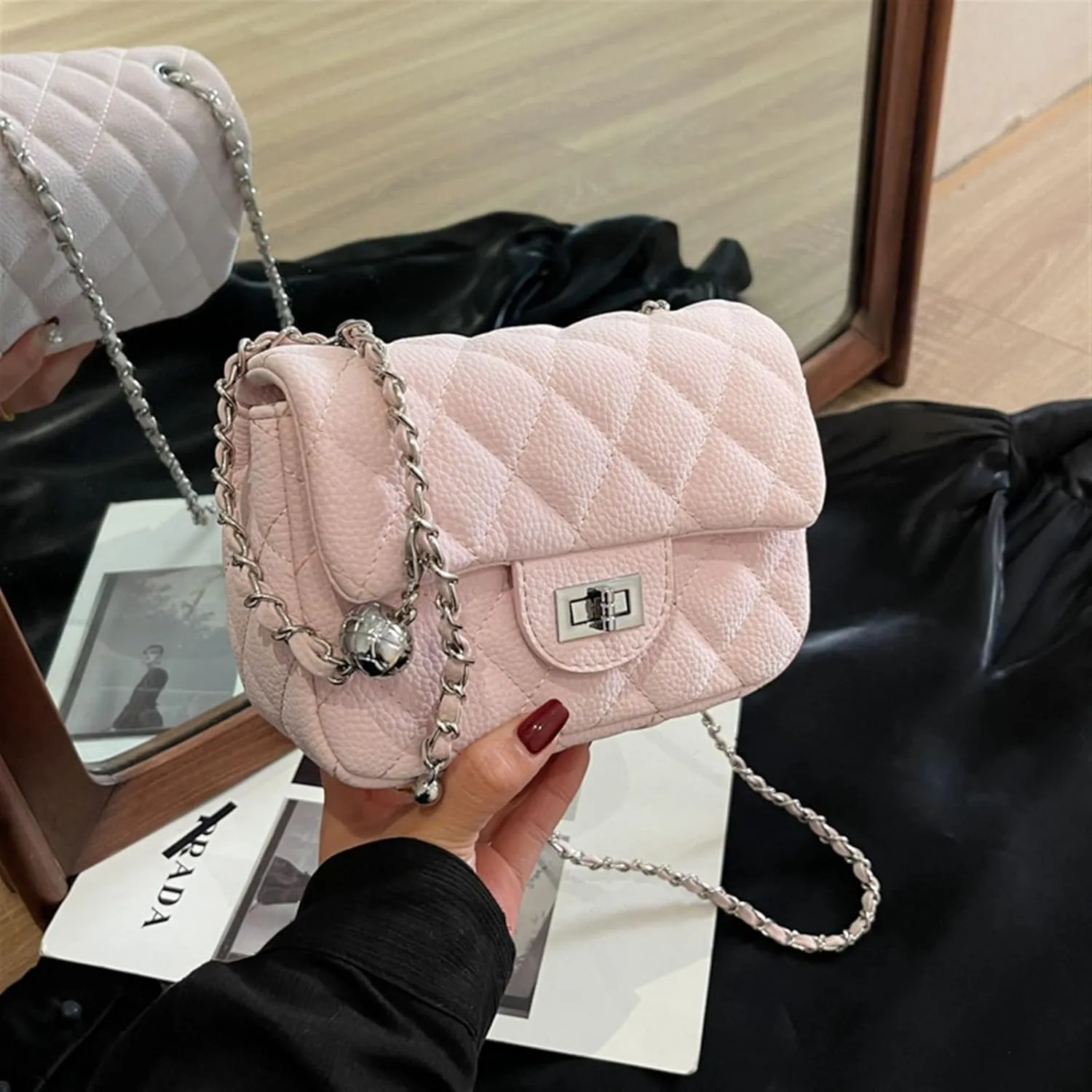 High-grade Underarm Bag Women's New Niche Design Rhombic Chain Bag Explosions Shoulder Slung Small Bag