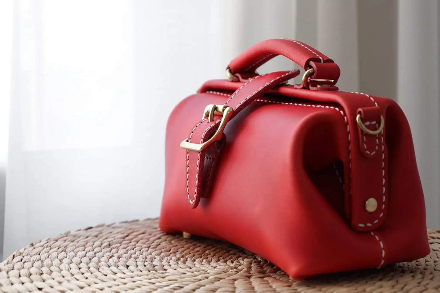 Leather Doctors Bag- Doctor Style Bag, Leather Purse, Off Shoulder Bag, Monogram Leather Bag, Every Day Carry (red)