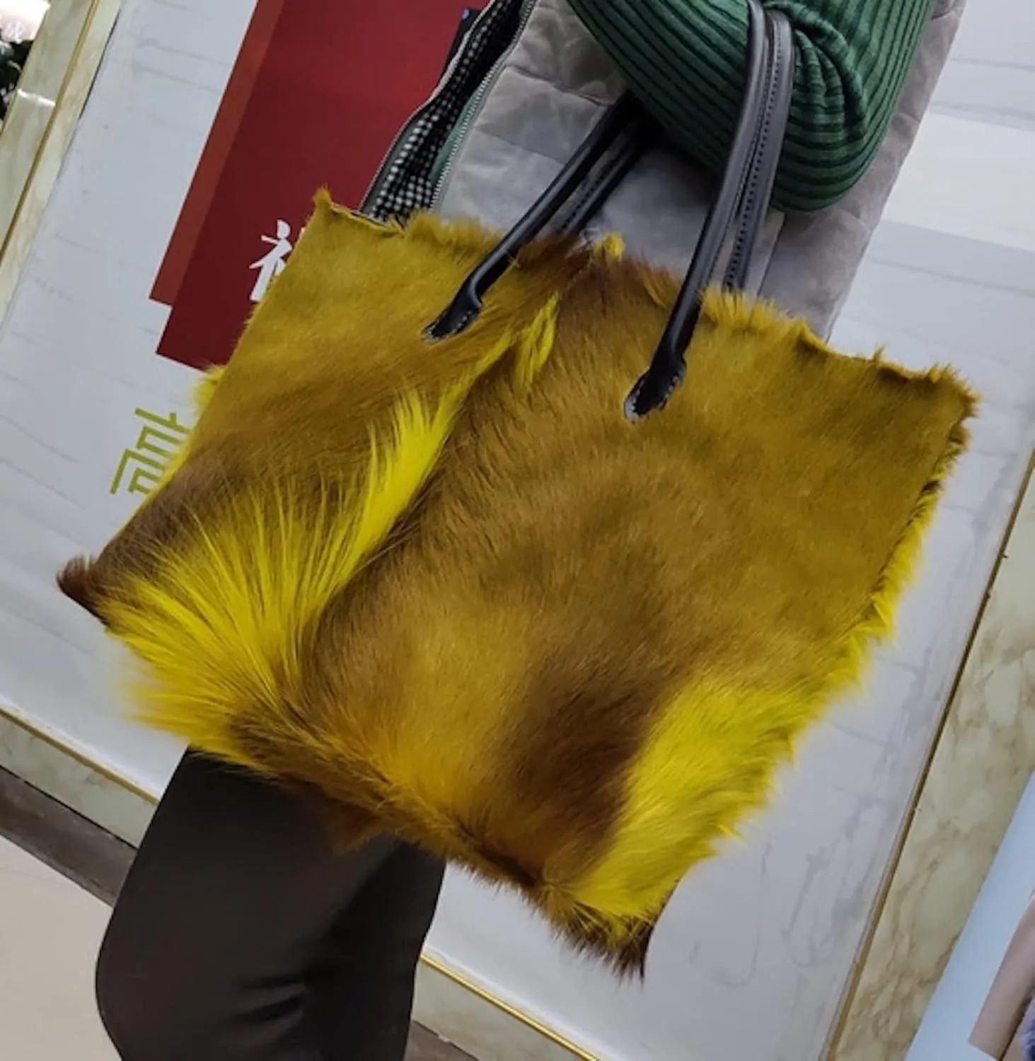 PHS15 Real Sheep Fur Tote Bag For Women With Real Cowhide Leather Handle Big Handbag One Shoulder Bag Shopping Bag Fluffy Furry Goat Fur (One Size, Light yellow)
