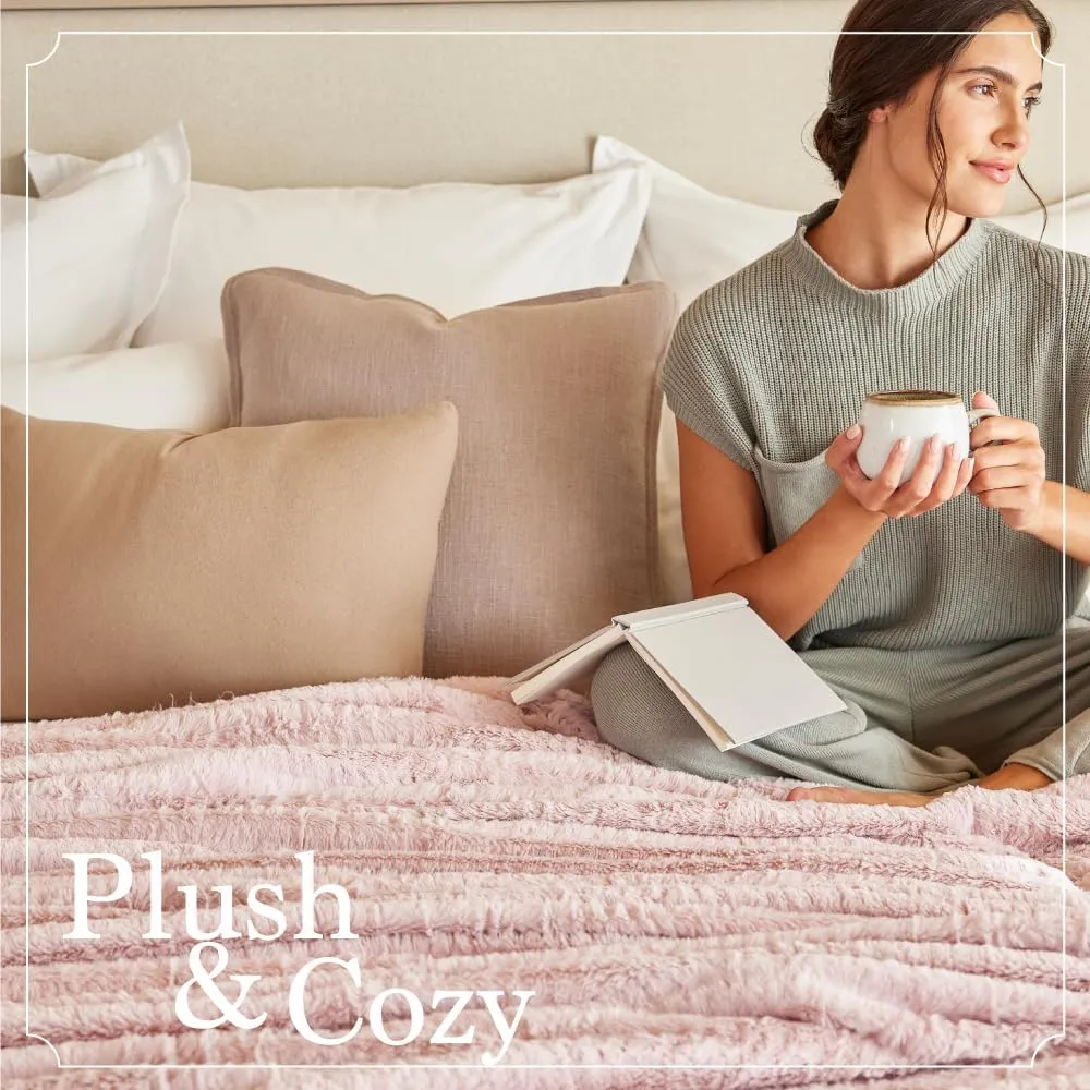 The Connecticut Home Co Throw Blanket for Couch, Soft Fluffy Room Decor, Cozy Warm Throws for Bed, Couches, Gifts for Women, Bedroom Cute Aesthetic Blankets Faux Fur and Sherpa, 65x50, Gray