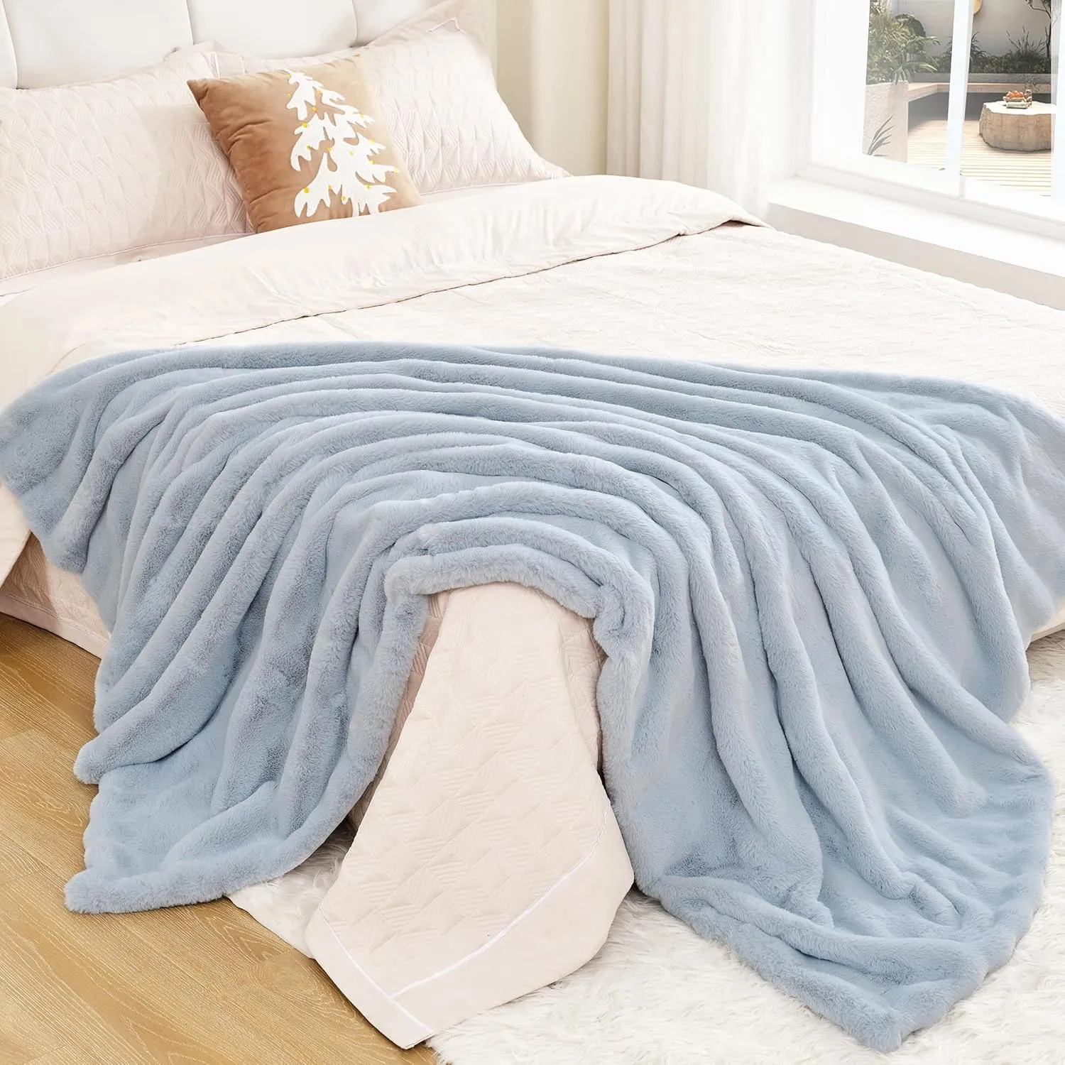 Touchat Luxury Faux Rabbit Fur Throw Blanket for Couch,Super Heavy Warm Cozy Blanket for Sofa Bedroom Living Room,Ultra Soft Fluffy Reversible Plush Blanket for Home Decor Gifts,Blue