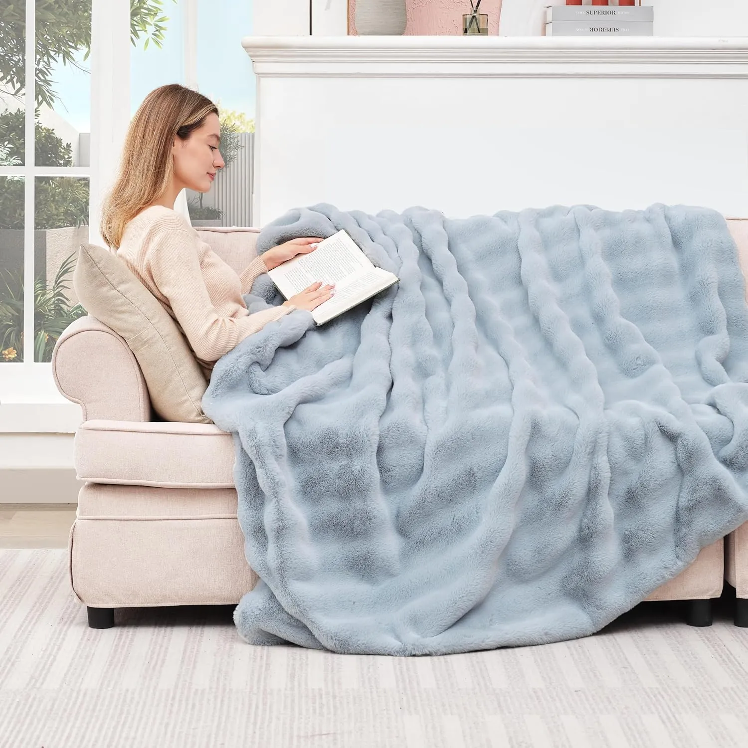 Touchat Luxury Faux Rabbit Fur Throw Blanket for Couch,Super Heavy Warm Cozy Blanket for Sofa Bedroom Living Room,Ultra Soft Fluffy Reversible Plush Blanket for Home Decor Gifts,Blue