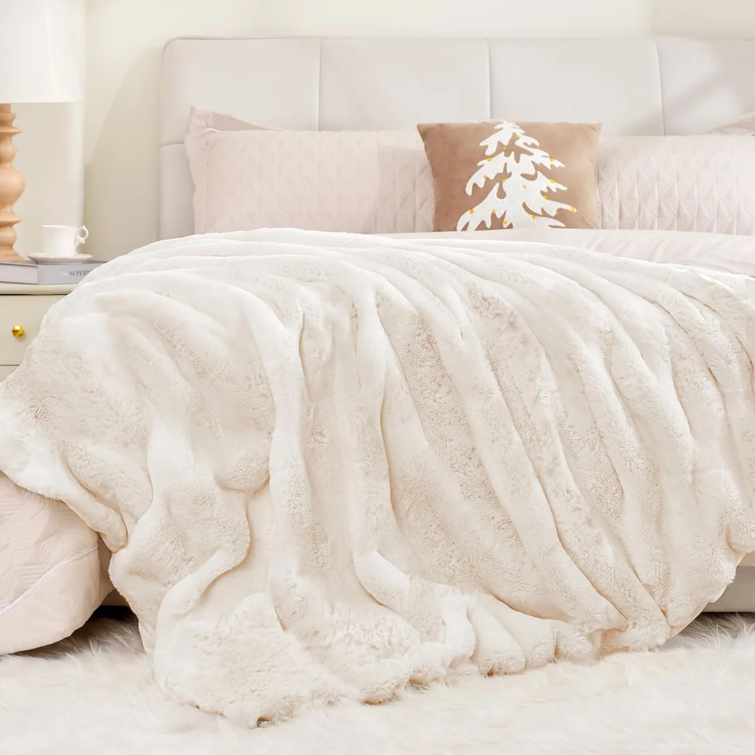 Touchat Luxury Faux Rabbit Fur Throw Blanket for Couch,Super Heavy Warm Cozy Blanket for Sofa Bedroom Living Room,Ultra Soft Fluffy Reversible Plush Blanket for Home Decor Gifts,Cream White