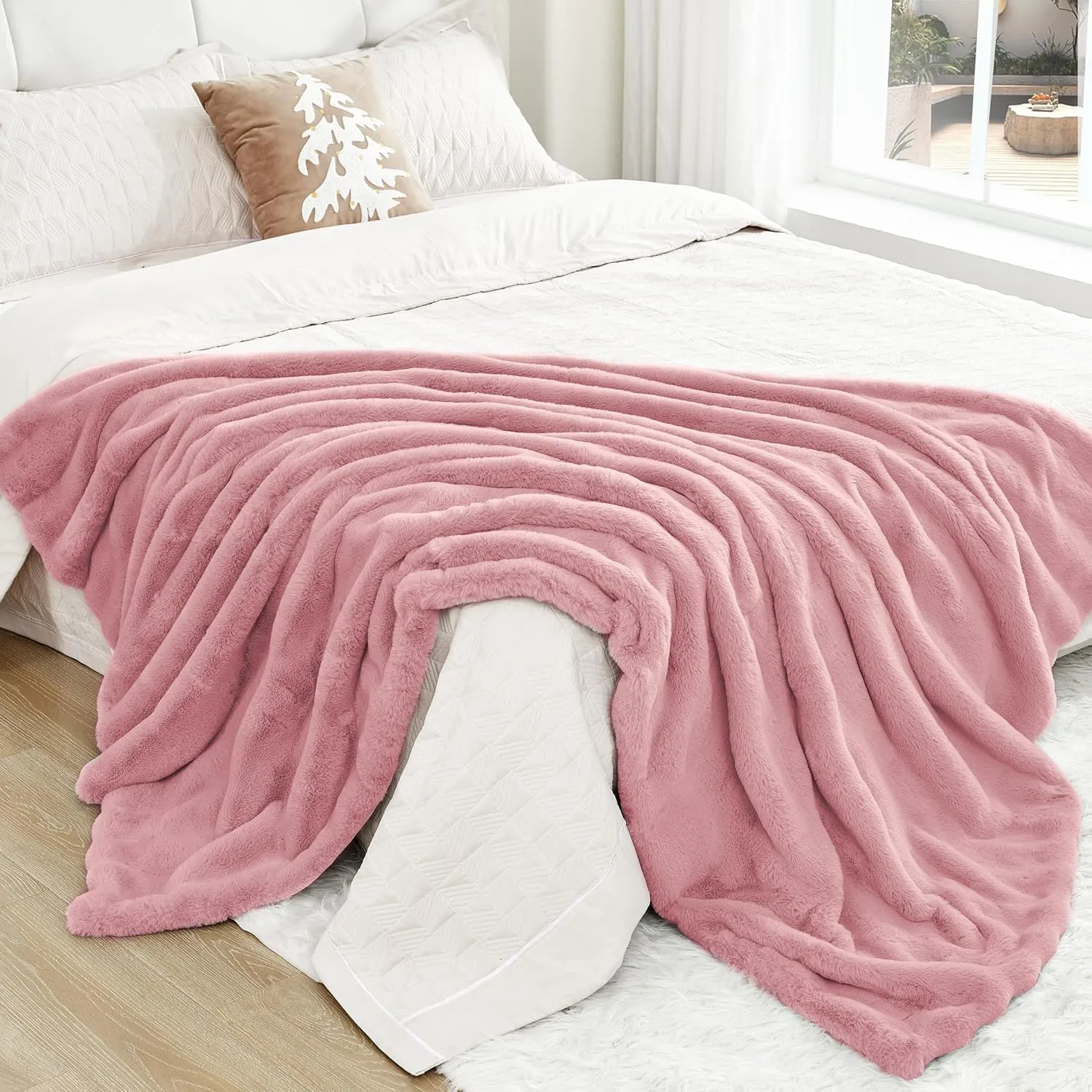 Touchat Luxury Faux Rabbit Fur Throw Blanket for Couch,Super Heavy Warm Cozy Blanket for Sofa Bedroom Living Room,Ultra Soft Fluffy Reversible Plush Blanket for Home Decor Gifts,Pink