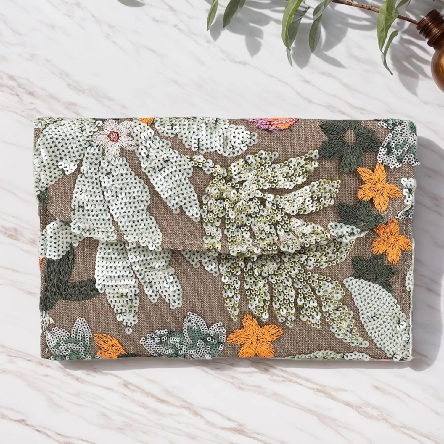 Women’s Straw Clutch Bag with Floral Embroidery and Sequins Elegant Evening Purse for Wedding Travel