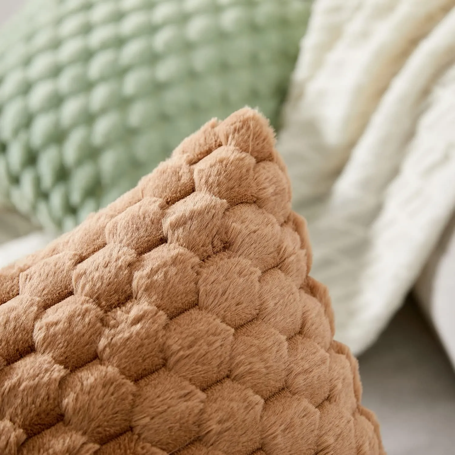 Yaertun Pack of 2 Super Soft Cozy Decorative Throw Pillow Covers Fuzzy Plush Faux Fur Luxury Cushion Cover Pillowcase for Sofa Couch Bed Livingroom 16x16 Inch Brown