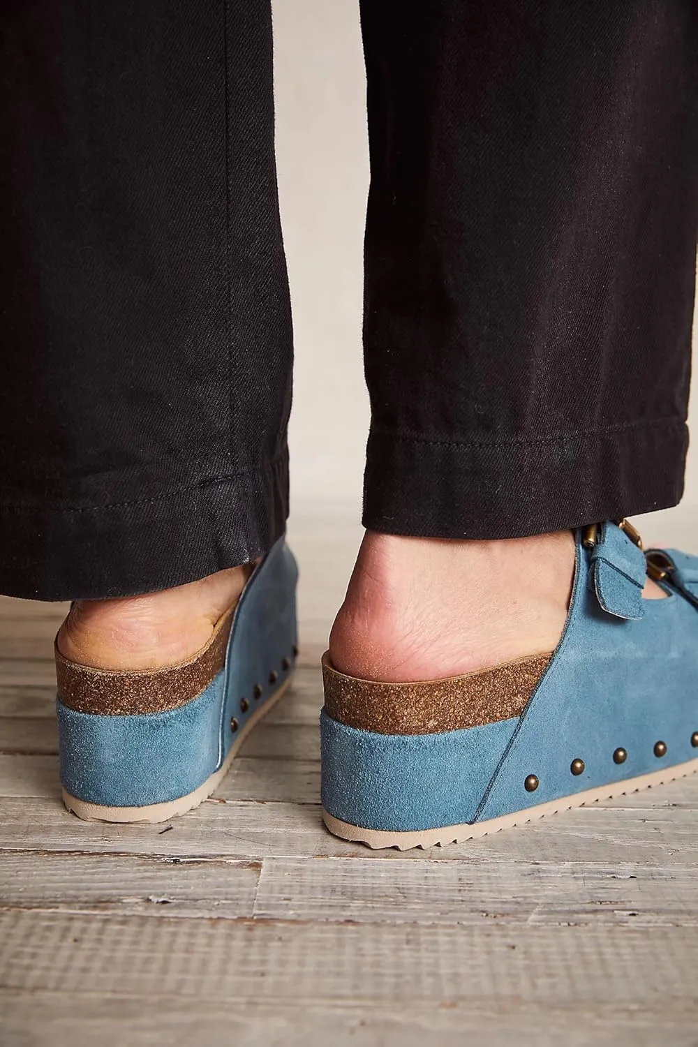 Yishaweiqi Women's Suede Platform Sandals Comfortable Cork Footbed Studded Flatform Sandals Adjustable Buckle Straps Flat Clogs Slide Sandals